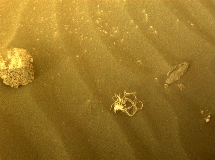 NASA, Kızıl Gezegen'de Mars Spagettisi'nin tuhaf fotoğrafını paylaştı