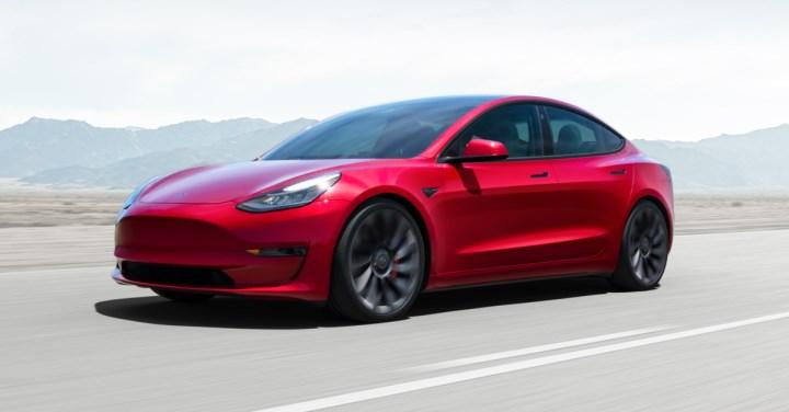 İthal elektrikli araçlara ek gümrük vergisi Tesla'yı da vurdu