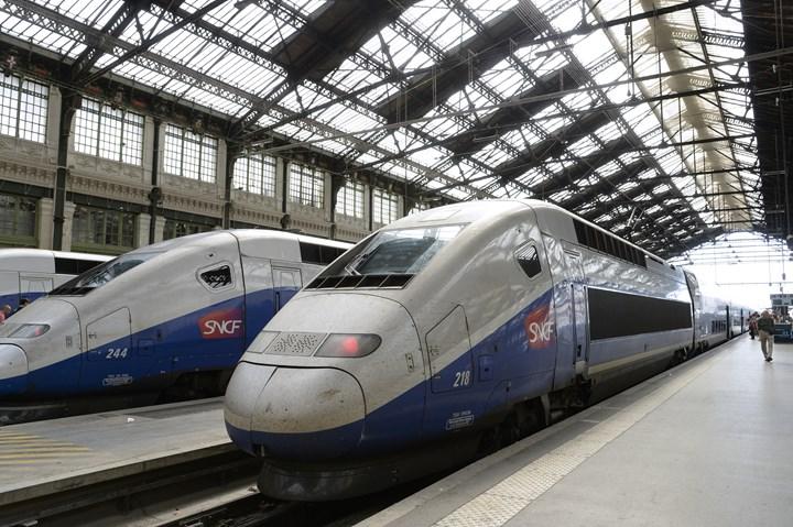 Fransa kısa mesafeli uçuşları yasaklıyor: Demiryolu kullanılacak