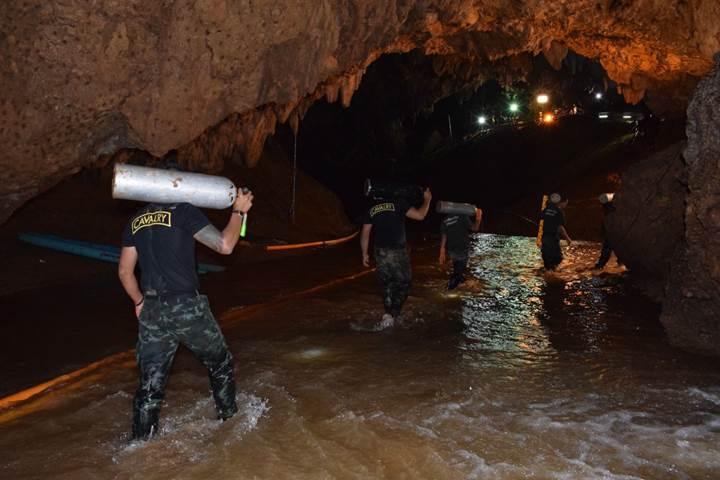 Tayland'da mağarada mahsur kalan çocukların tüm hikayesi [Güncelleme: 12 çocuk ve antrenör kurtarıldı]