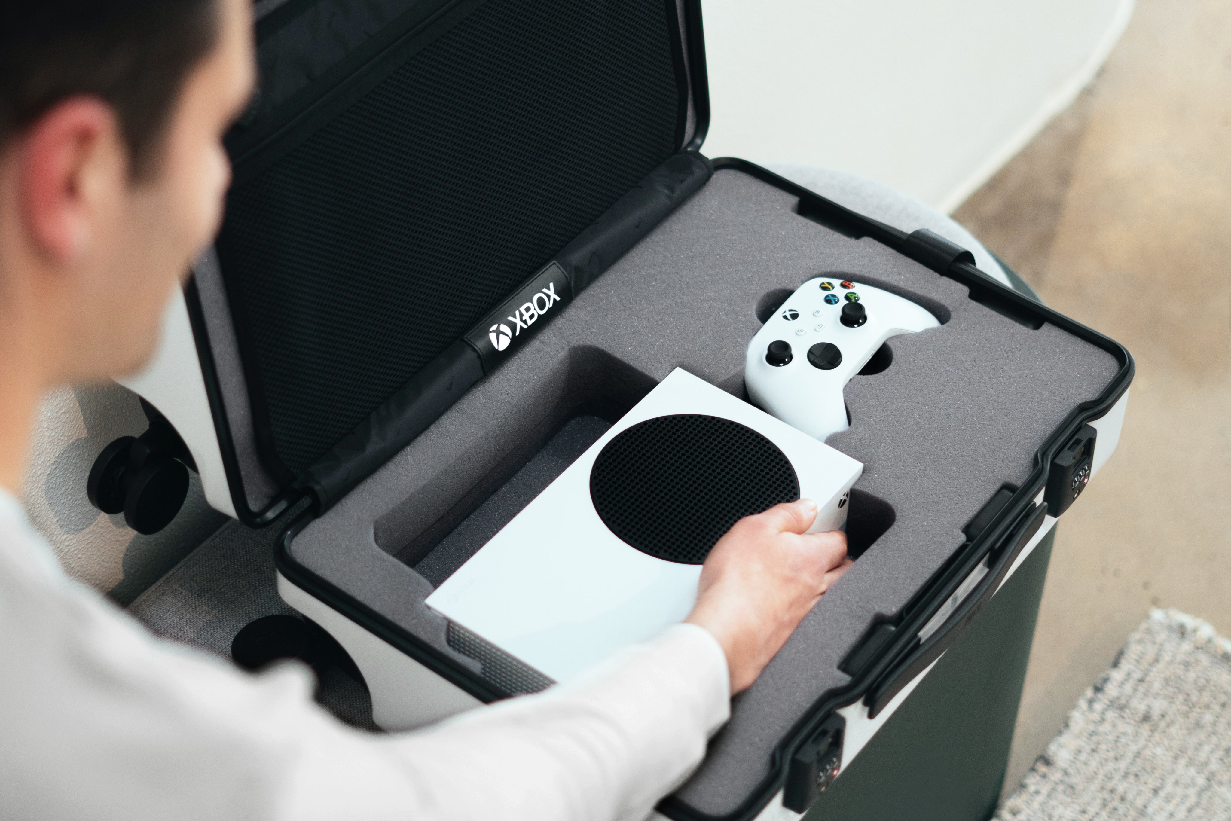Xbox Series S Görünümlü Bavul