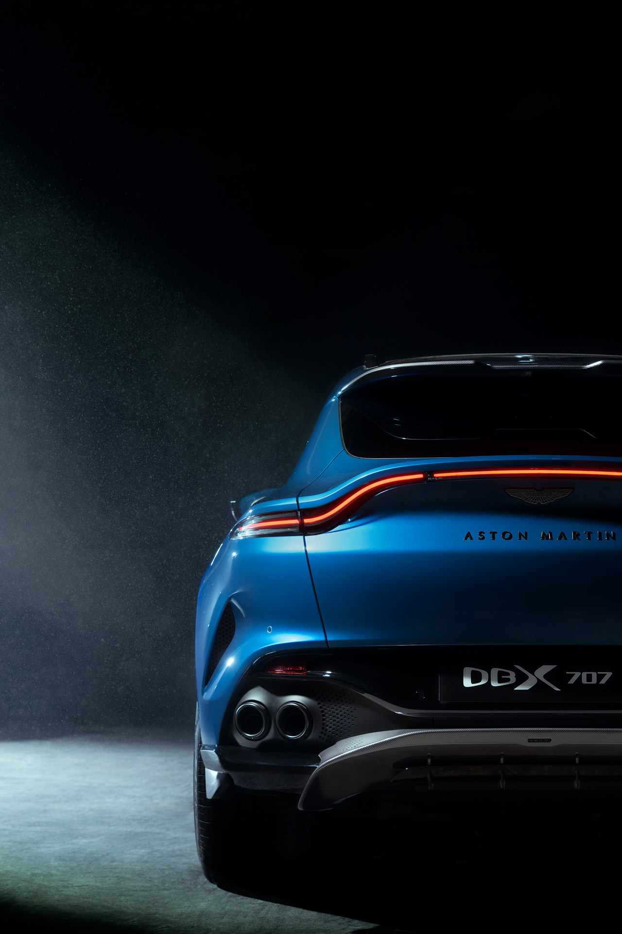 Aston Martin DBX707