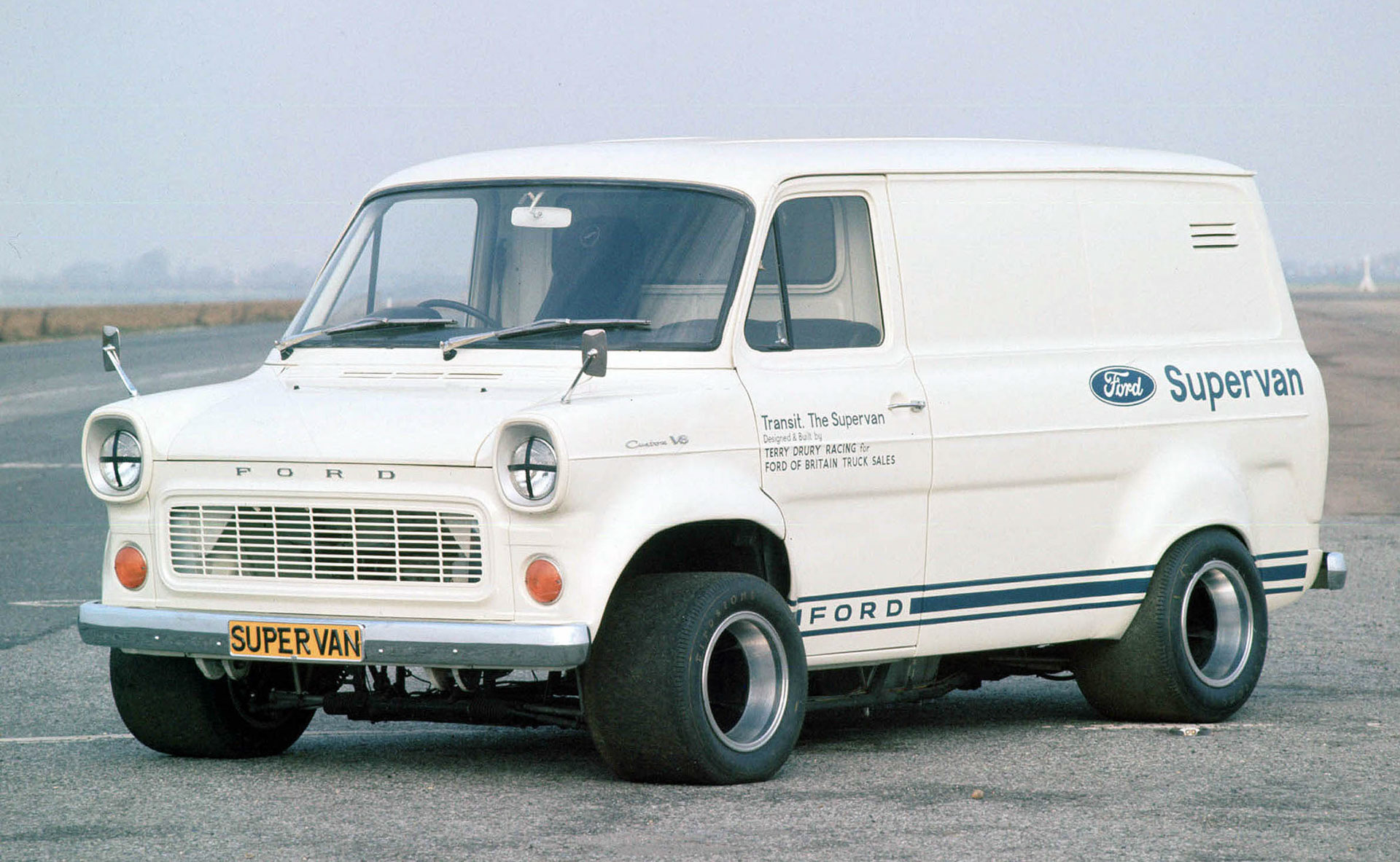 Ford Electric SuperVan 4
