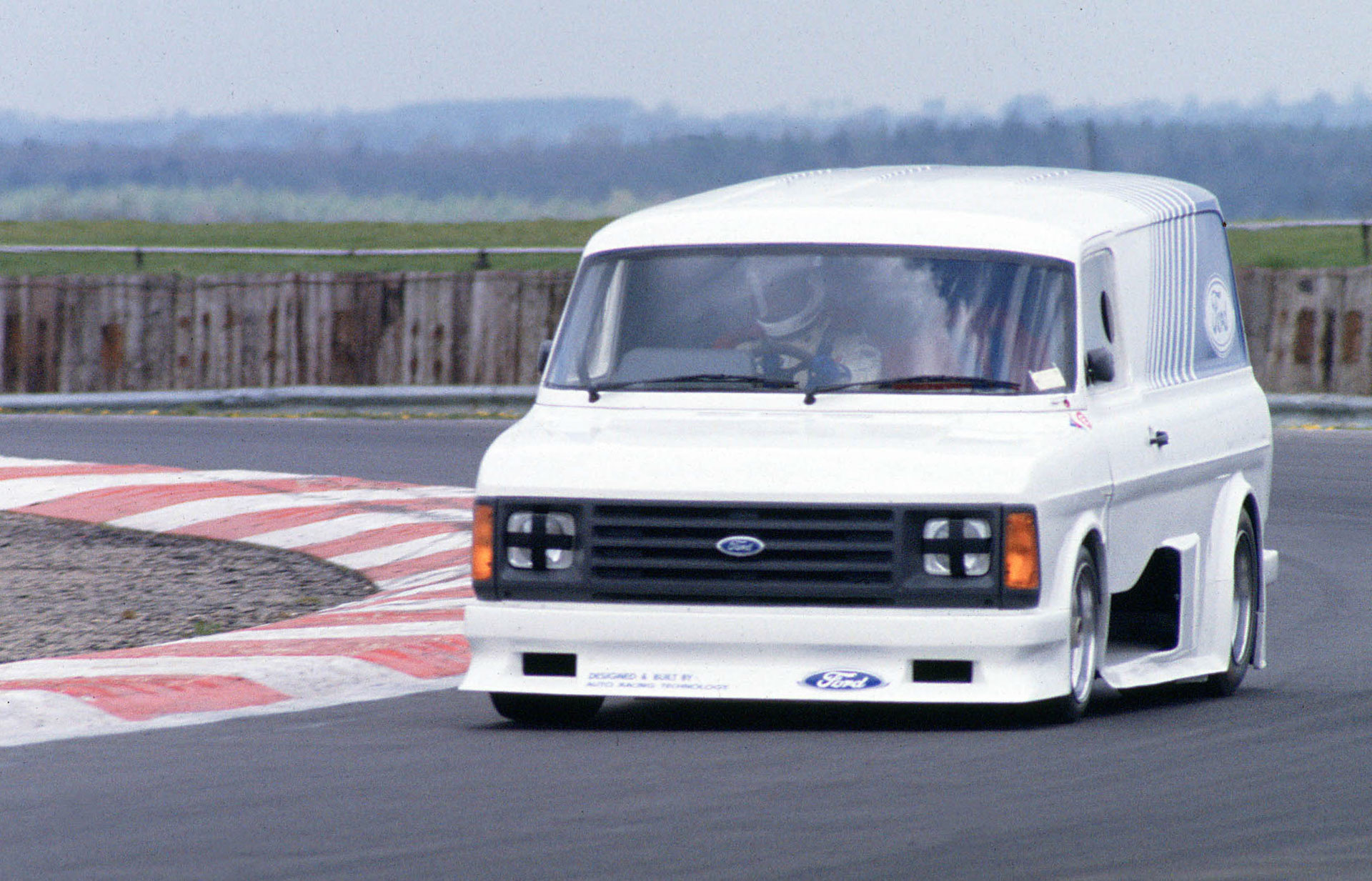 Ford Electric SuperVan 4