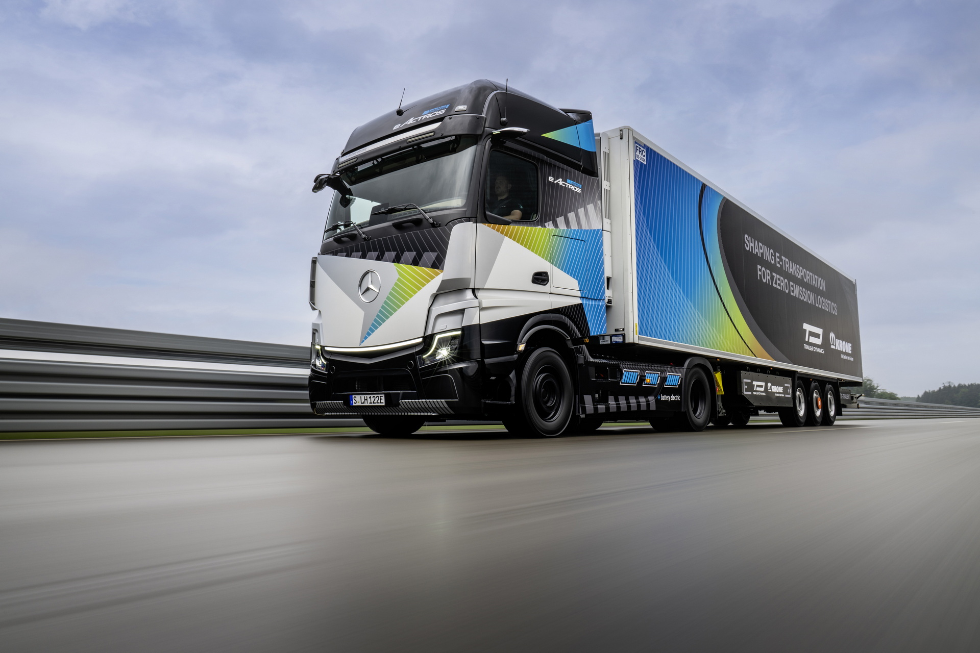 Mercedes-Benz eActros LongHaul