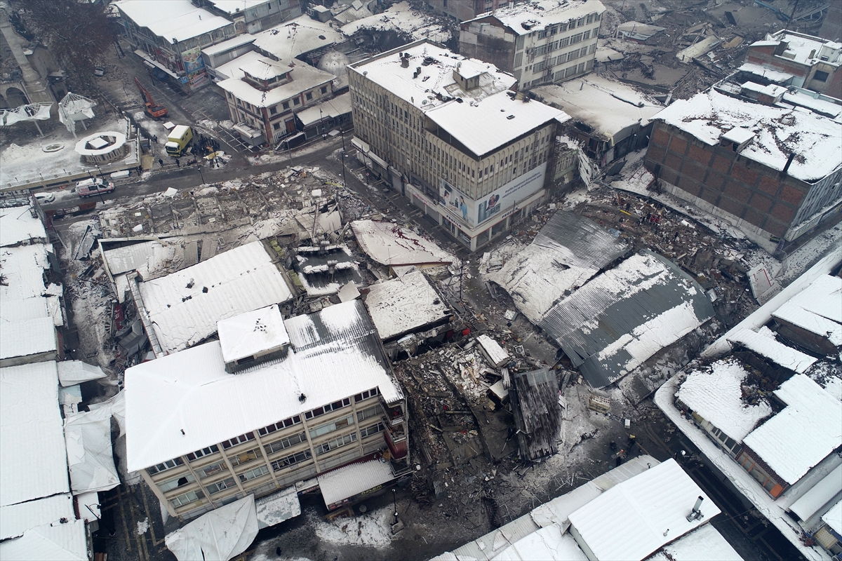 Deprem bölgesinden drone görün