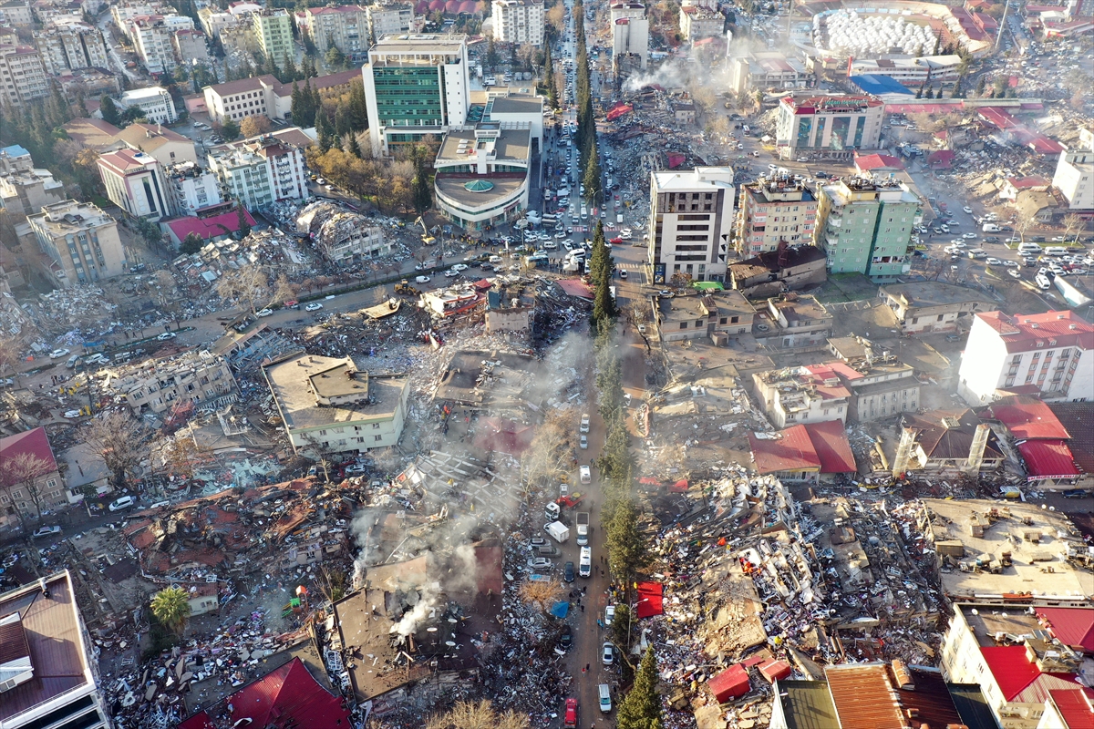 Deprem bölgesinden drone görün
