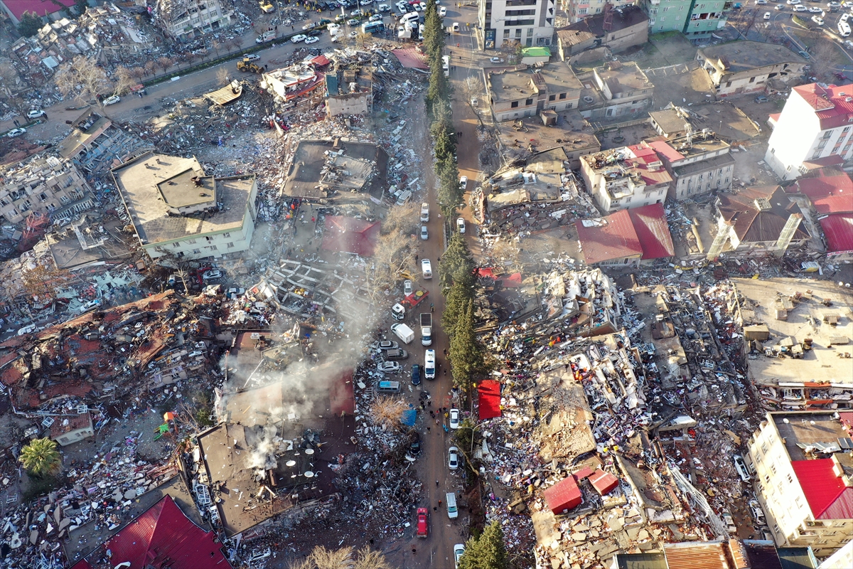 Deprem bölgesinden drone görün