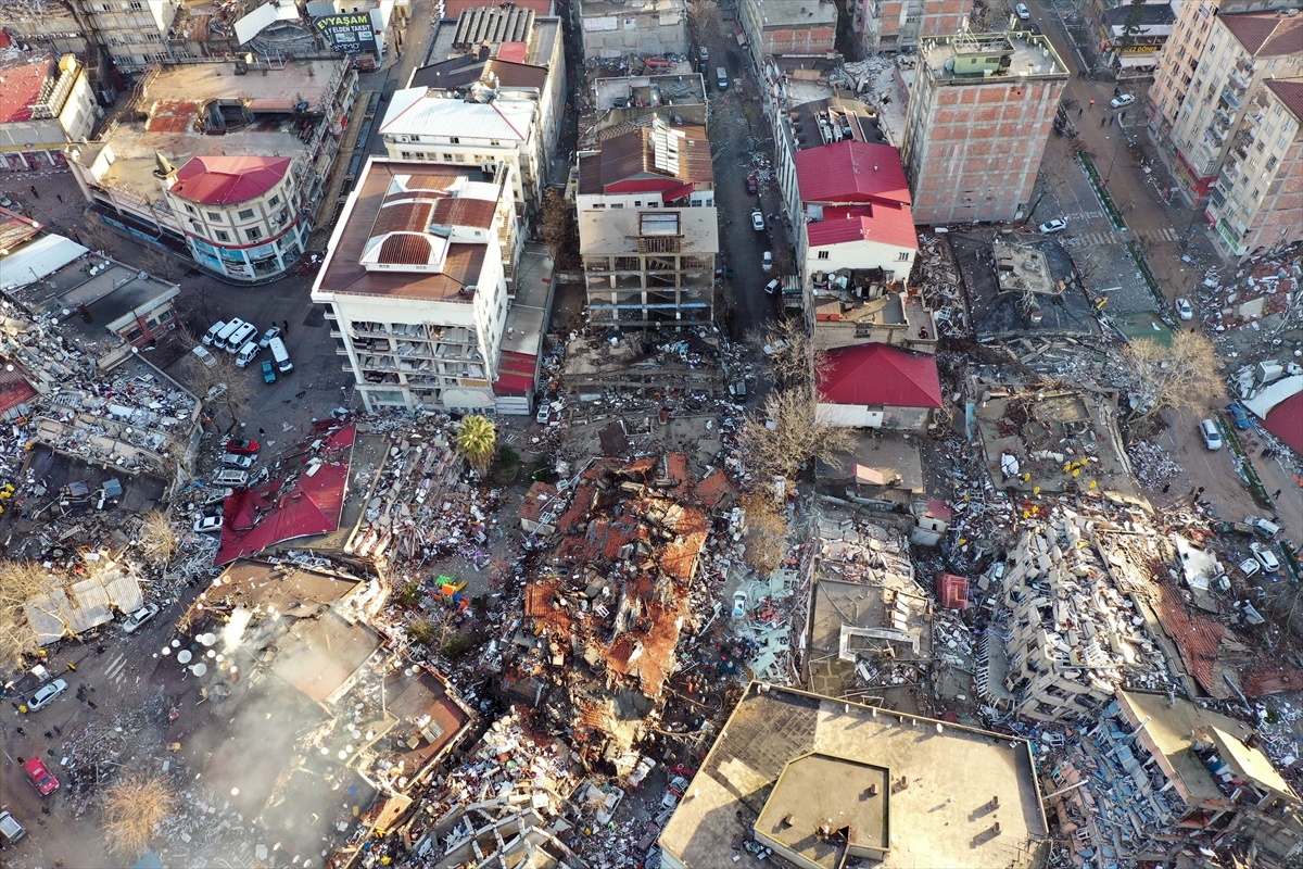 Deprem bölgesinden drone görün