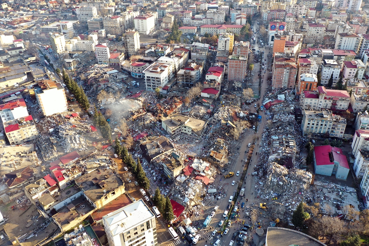 Deprem bölgesinden drone görün