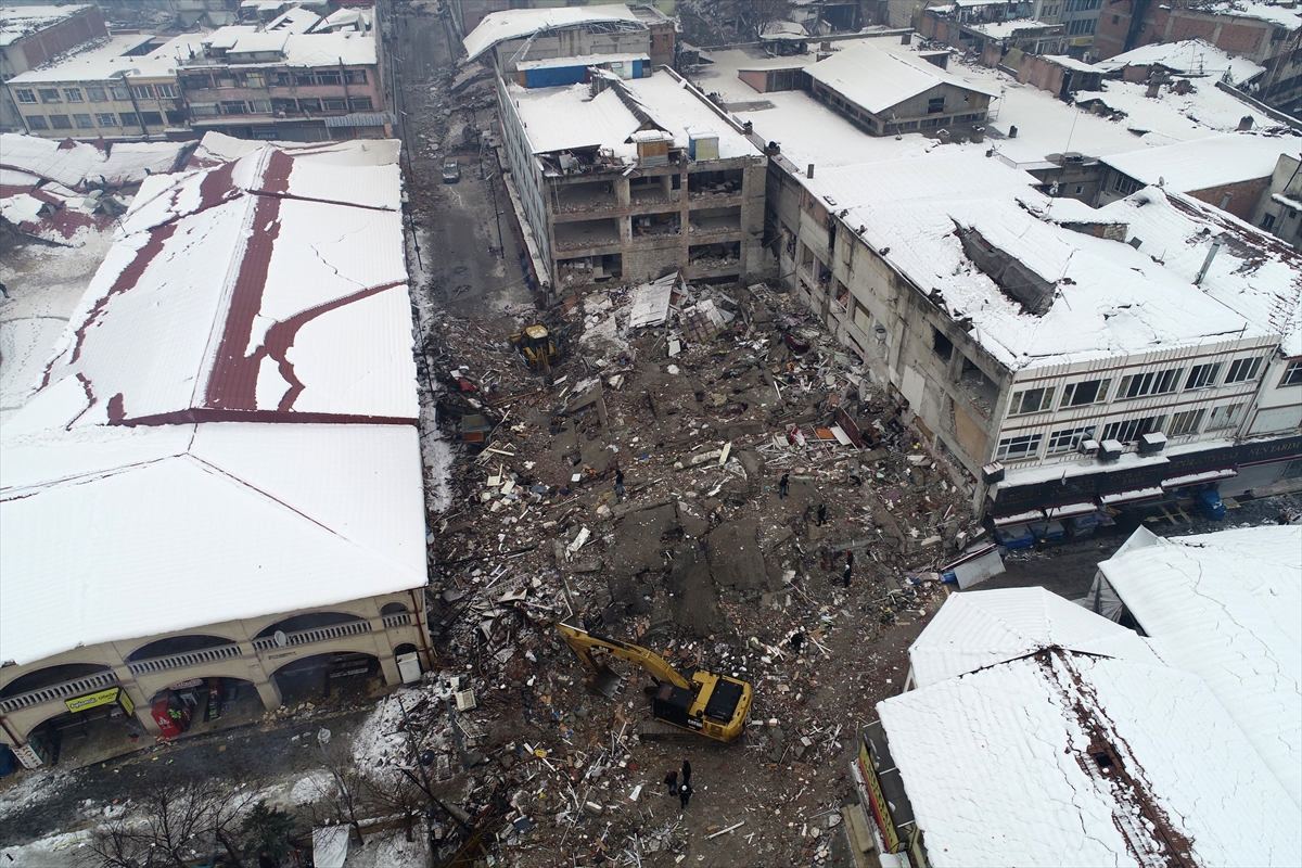 Deprem bölgesinden drone görün