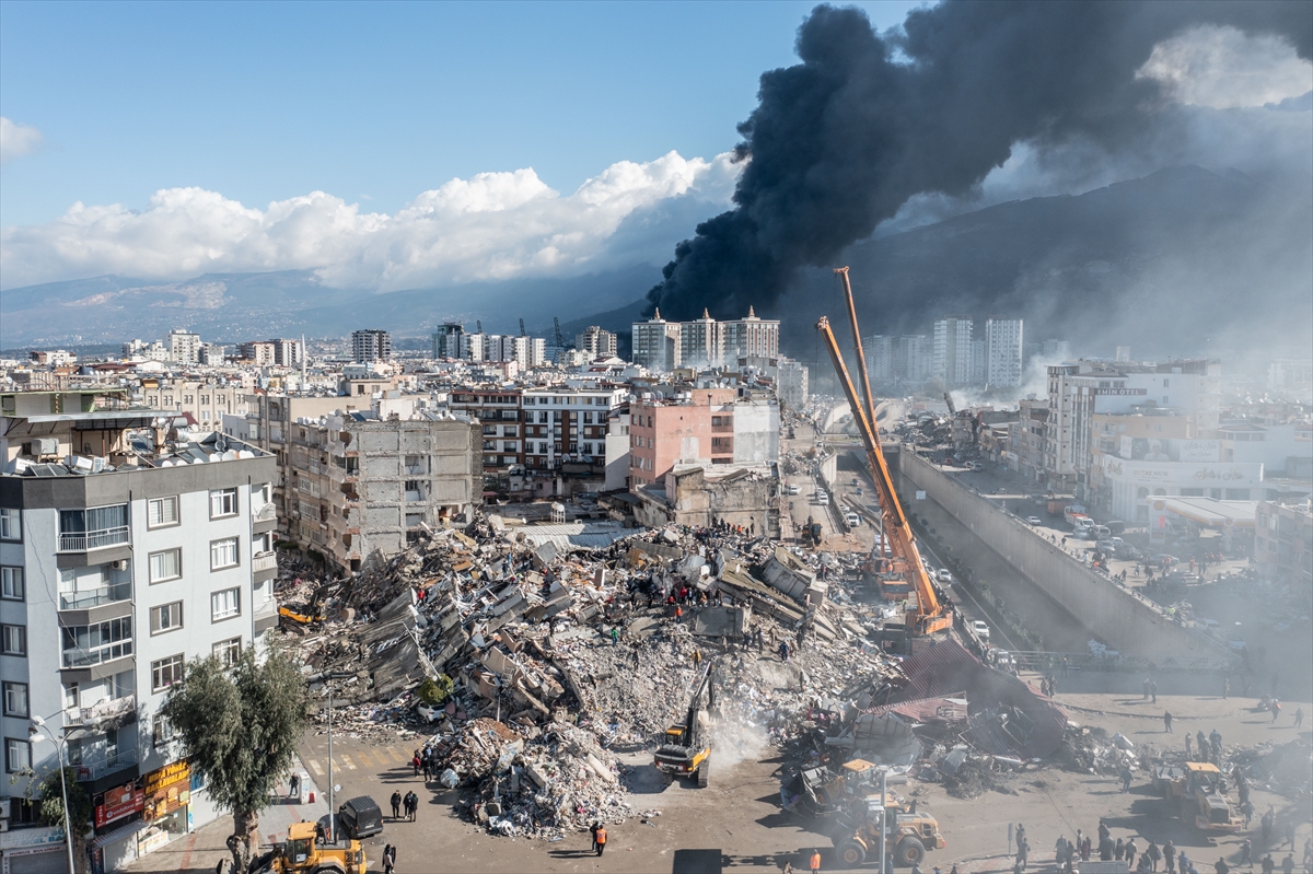 Deprem bölgesinden drone görün