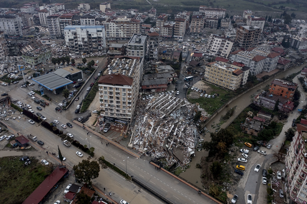 Deprem bölgesinden drone görün