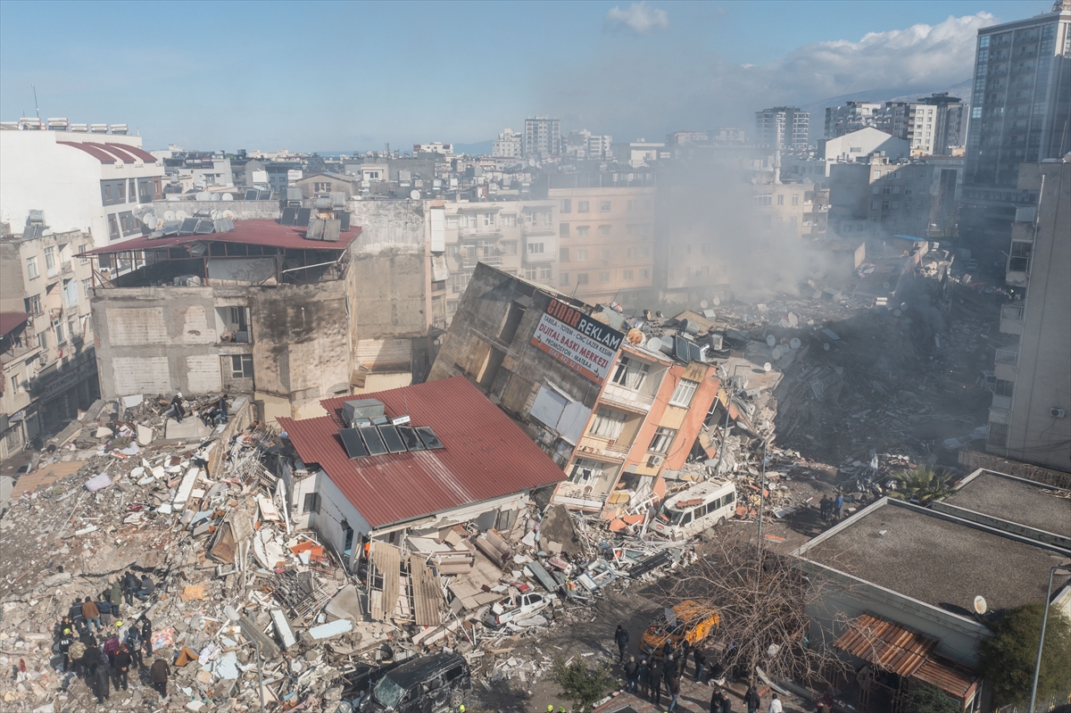 Deprem bölgesinden drone görün