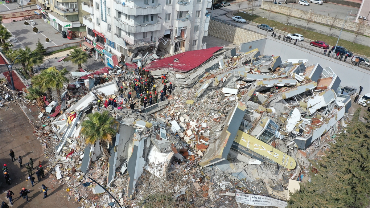 Deprem bölgesinden drone görün