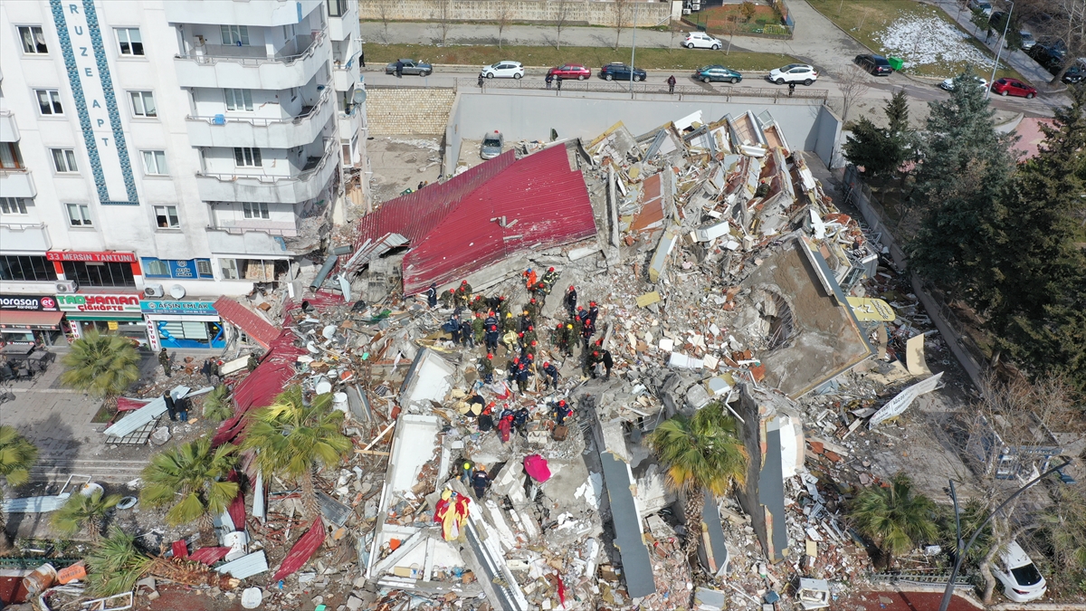 Deprem bölgesinden drone görün