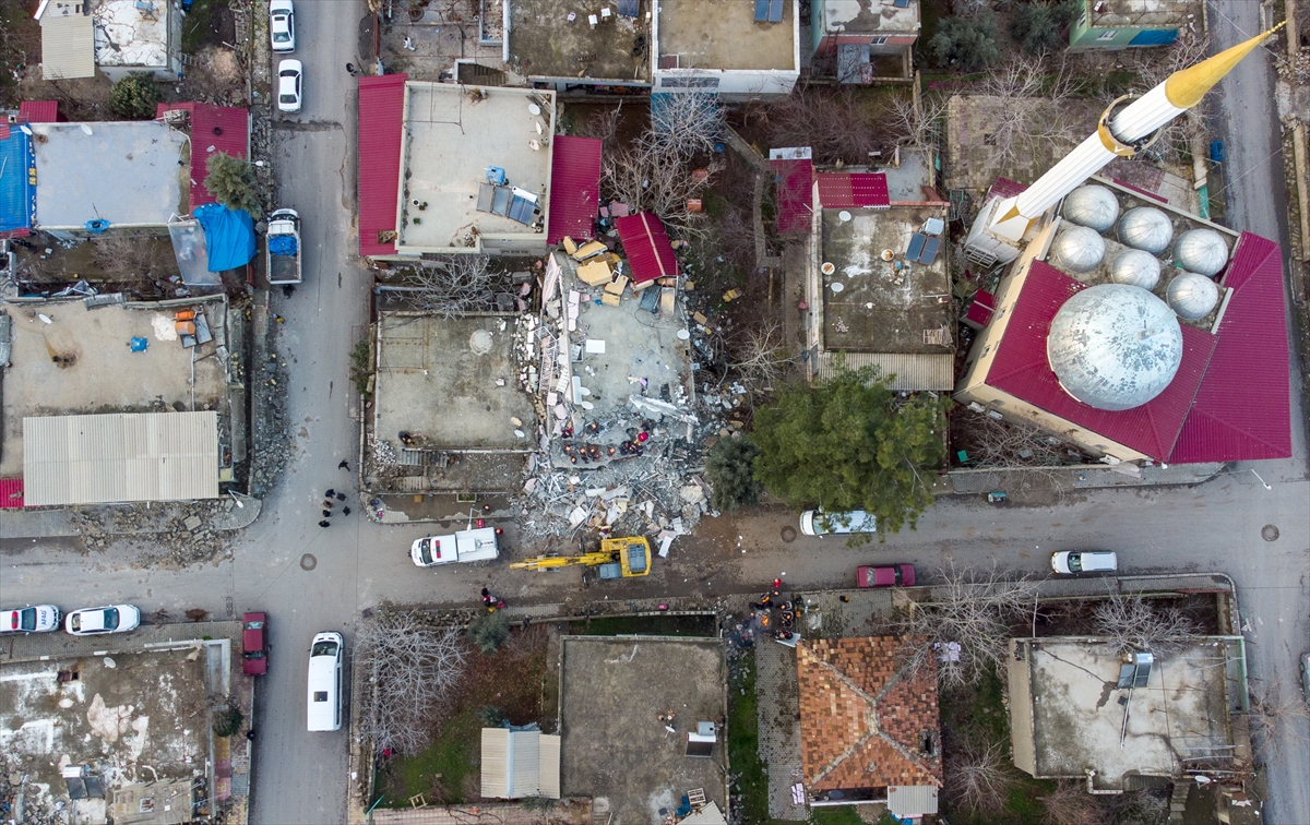 Deprem bölgesinden drone görün