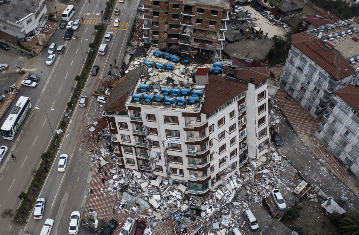 Deprem bölgesinden drone görün