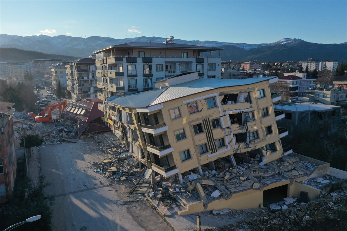 Deprem bölgesinden drone görün