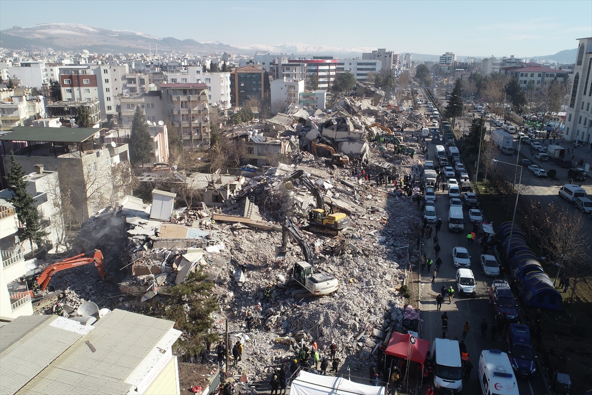 Deprem bölgesinden drone görün