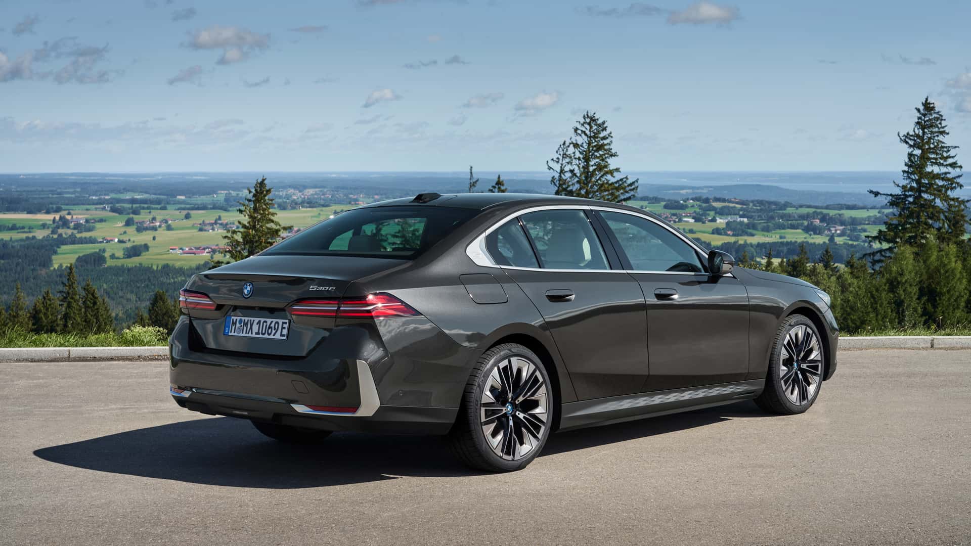 BMW 530e, 550e xDrive PHEV