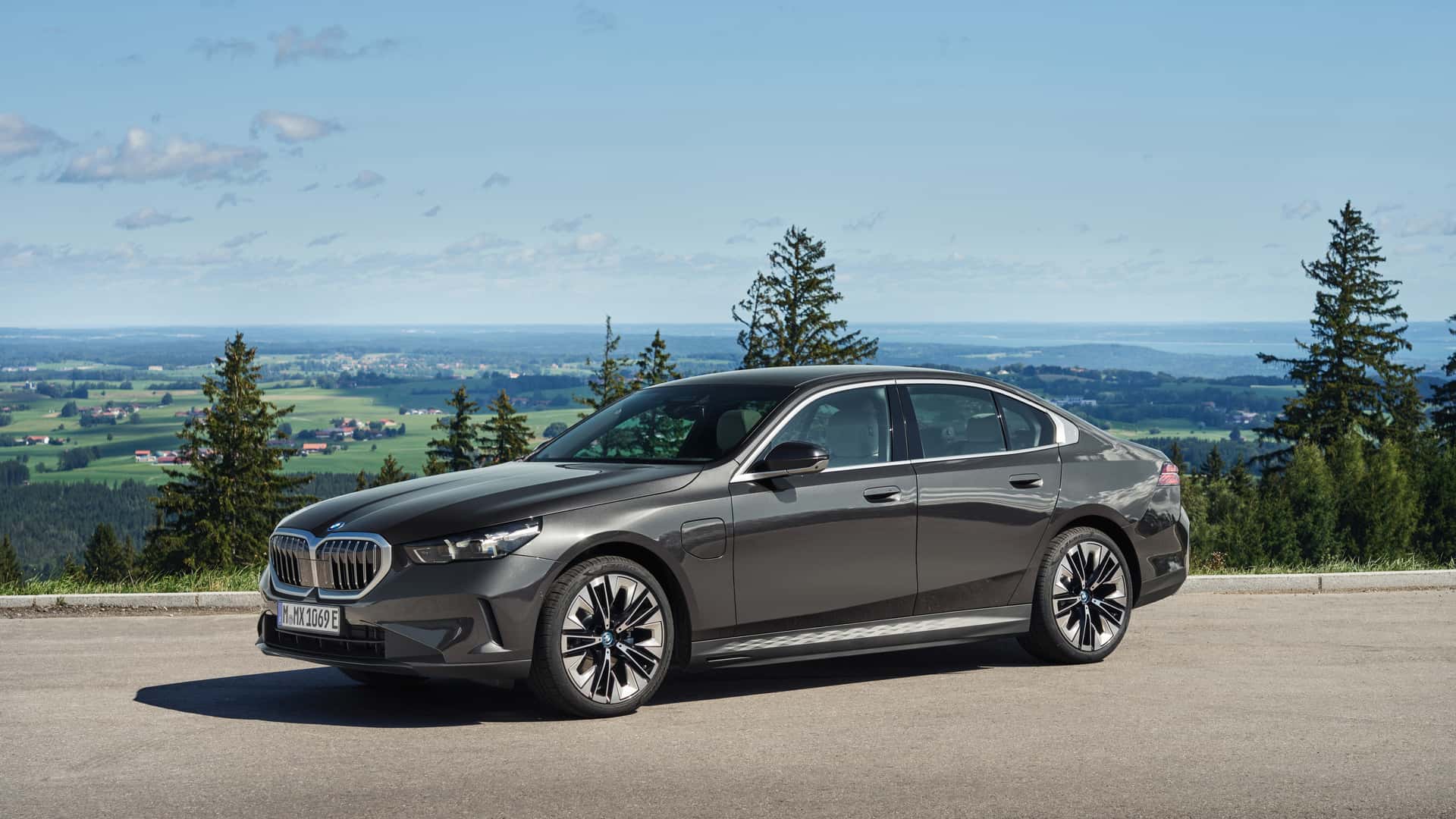 BMW 530e, 550e xDrive PHEV