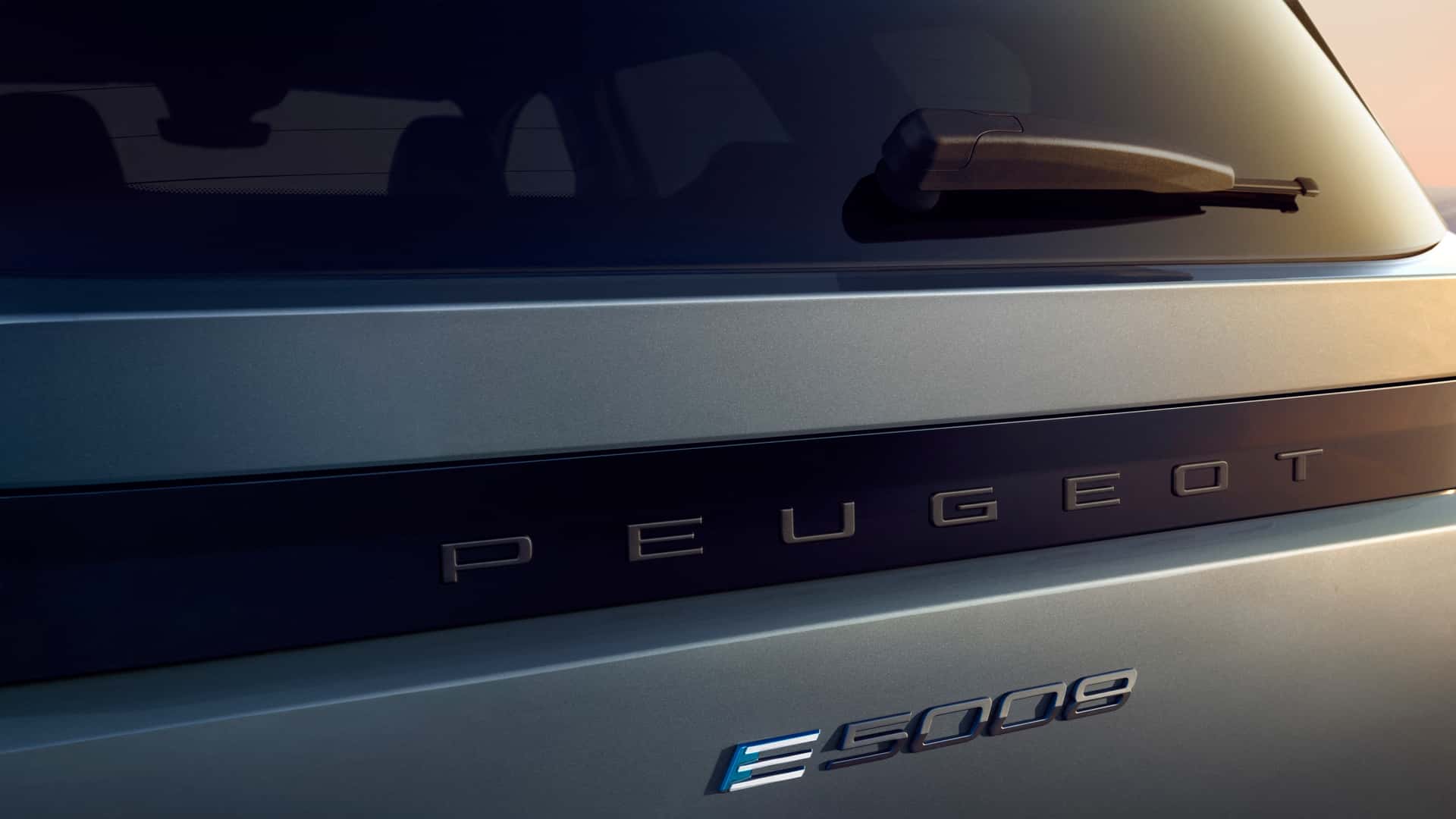 Yeni Peugeot E-5008