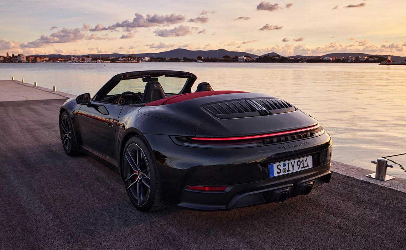 2025 Porsche 911 Carrera GTS