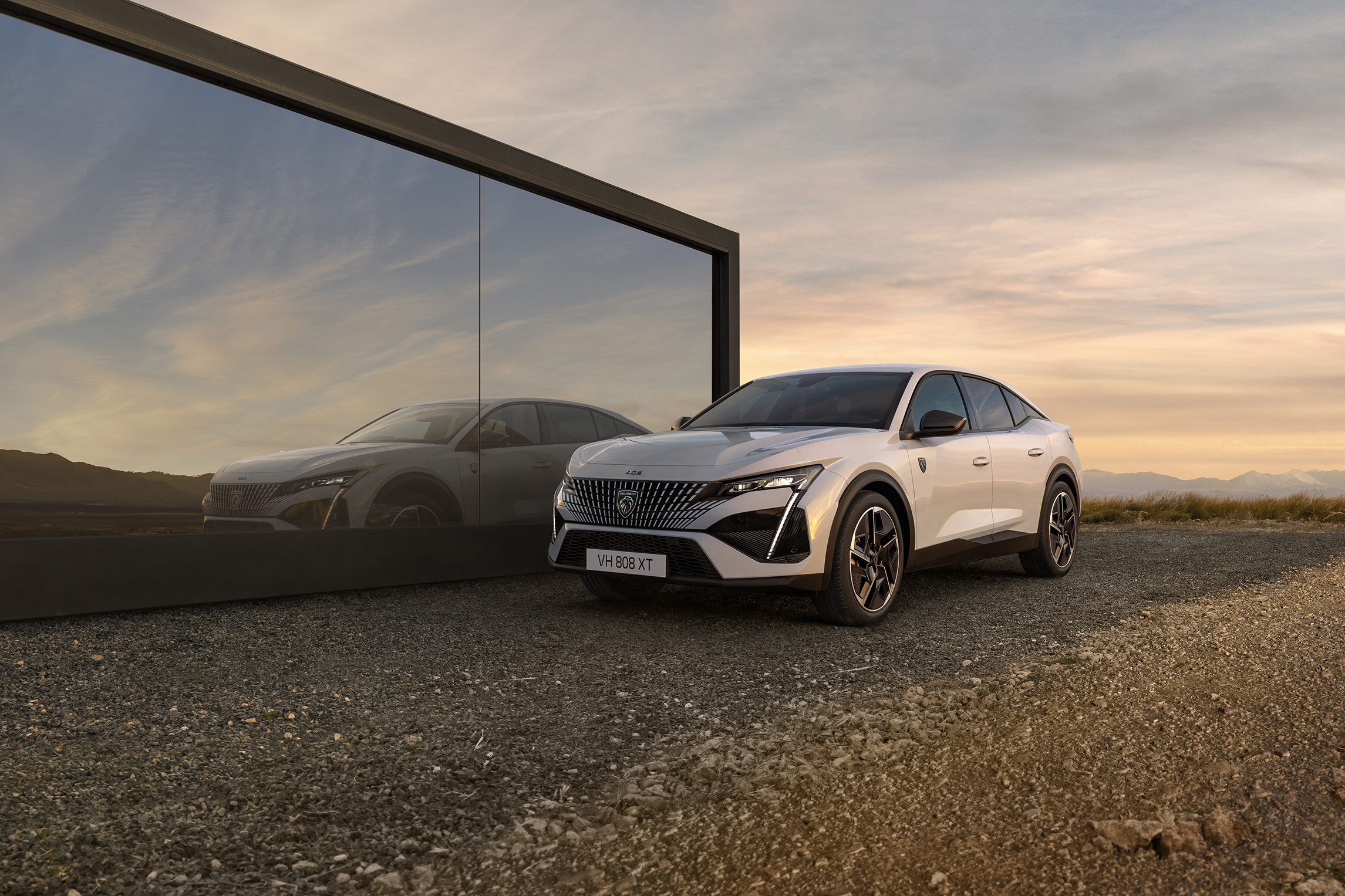 Peugeot E-408 tanıtıldı