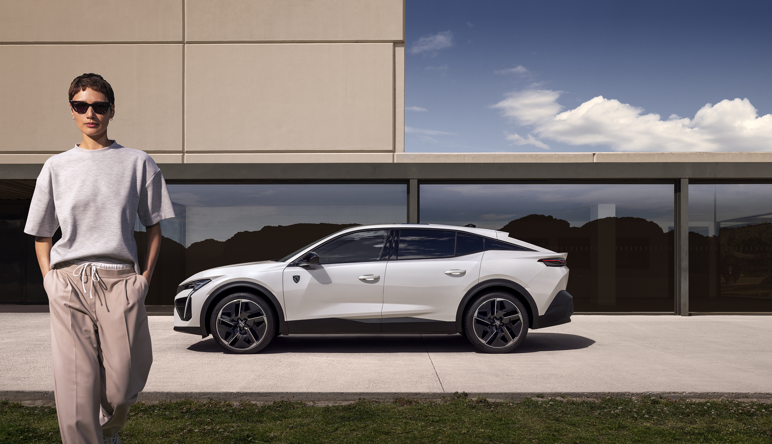 Peugeot E-408 tanıtıldı