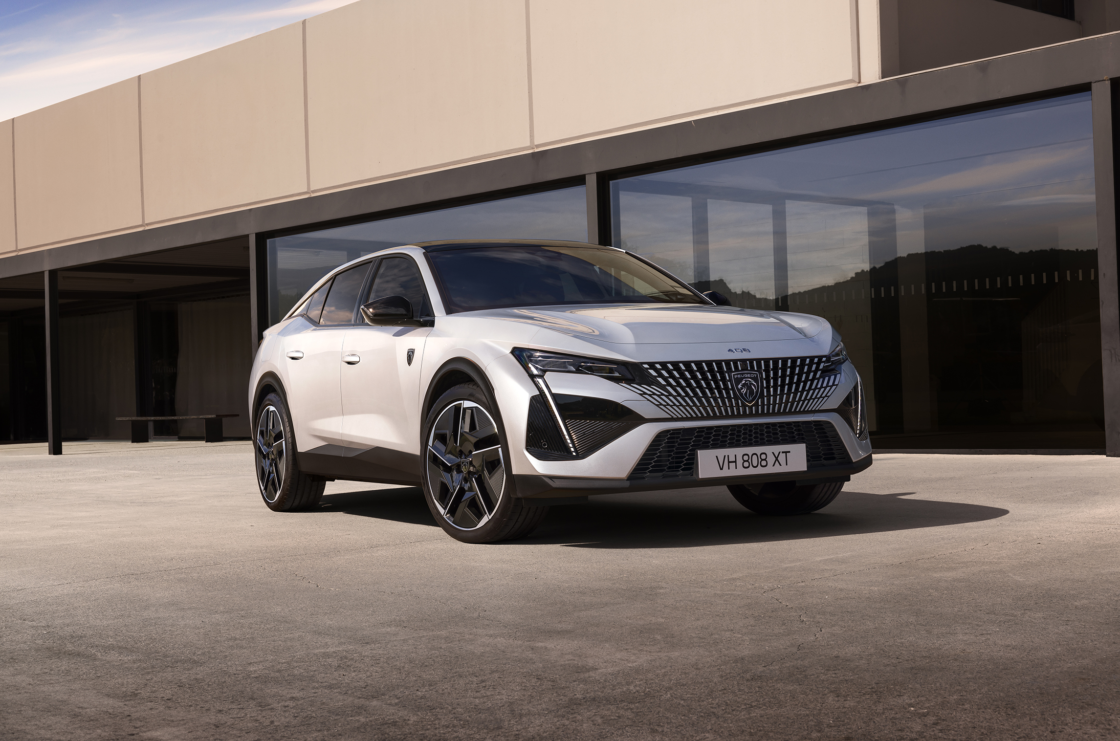 Peugeot E-408 tanıtıldı