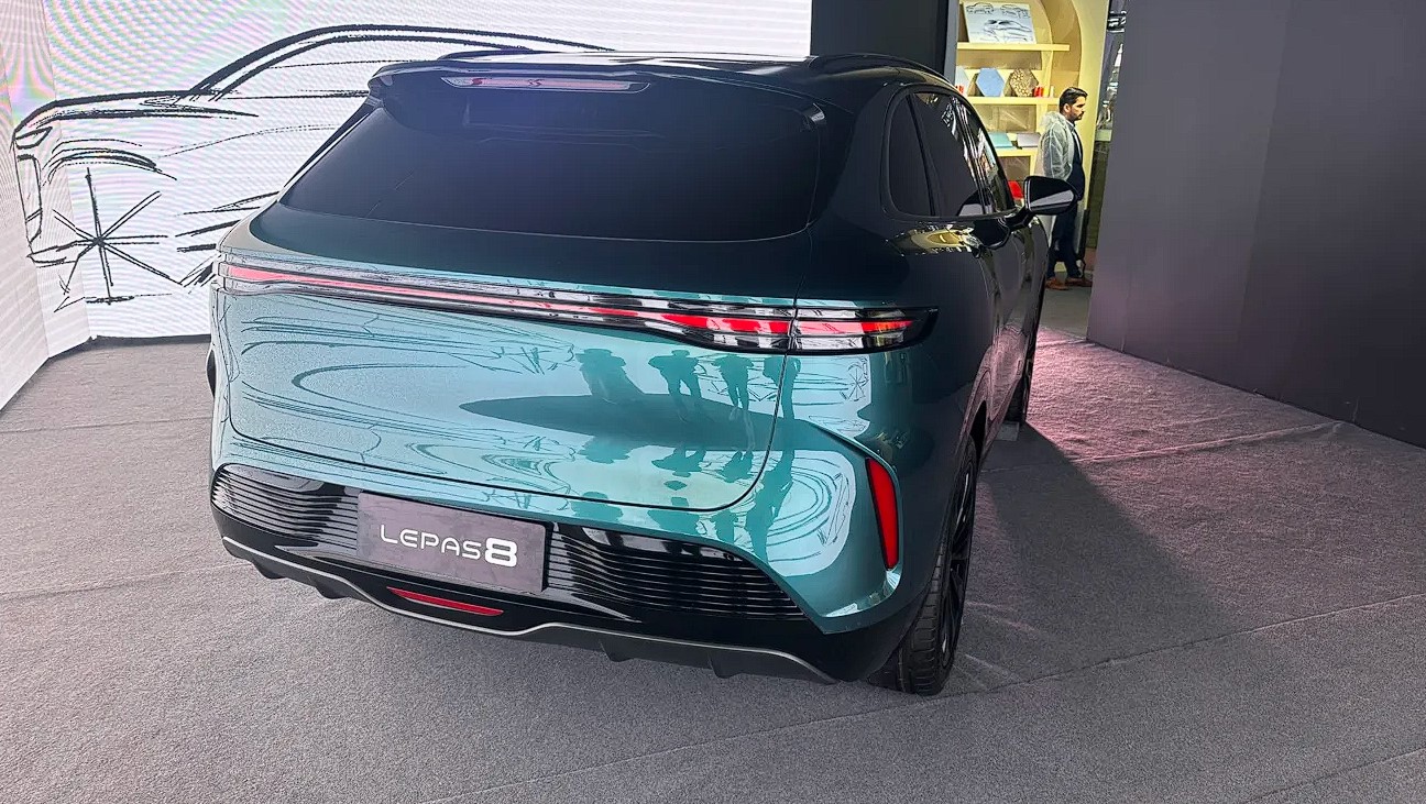 Chery LEPAS 8
