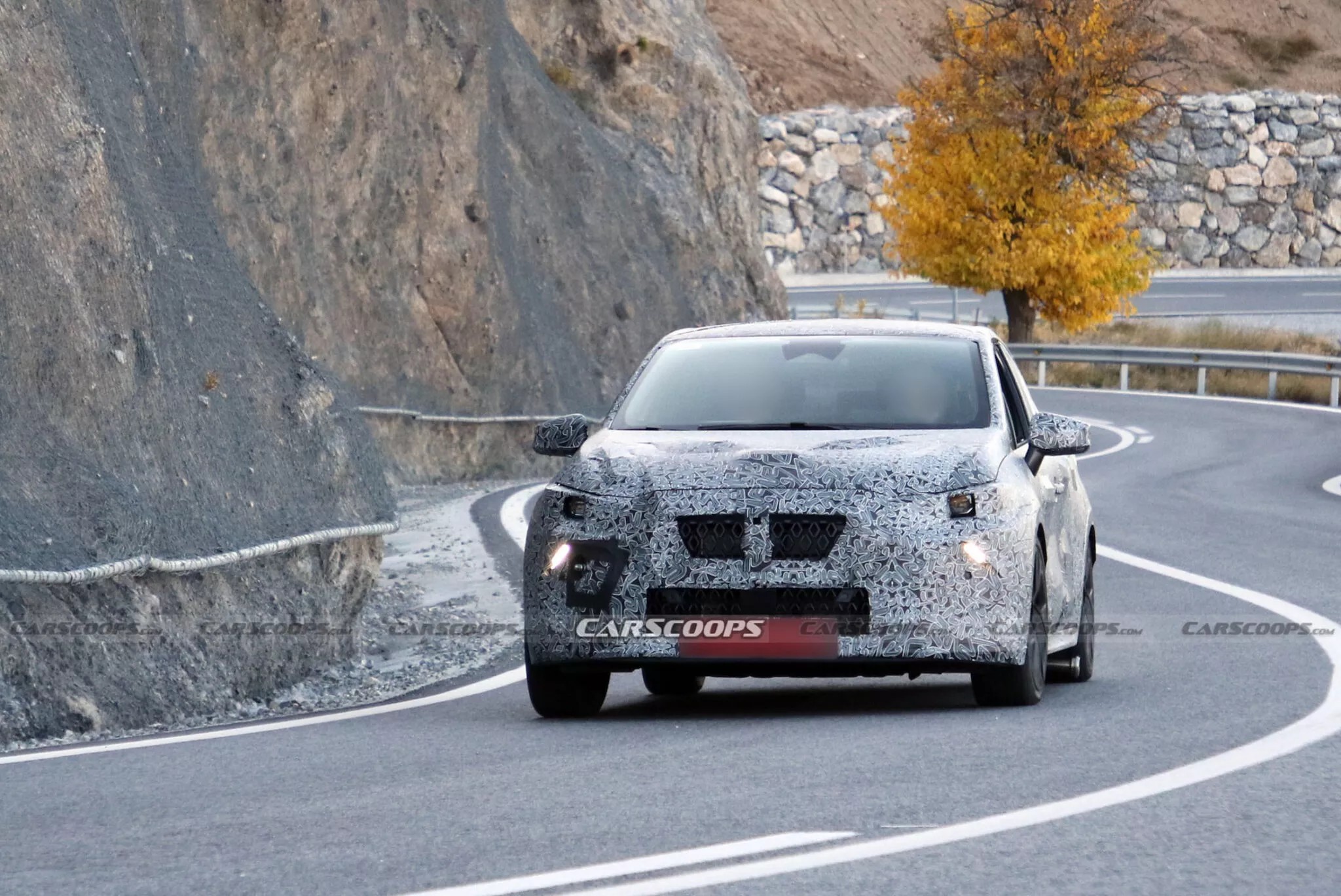 Yeni Clio'dan casus resimler