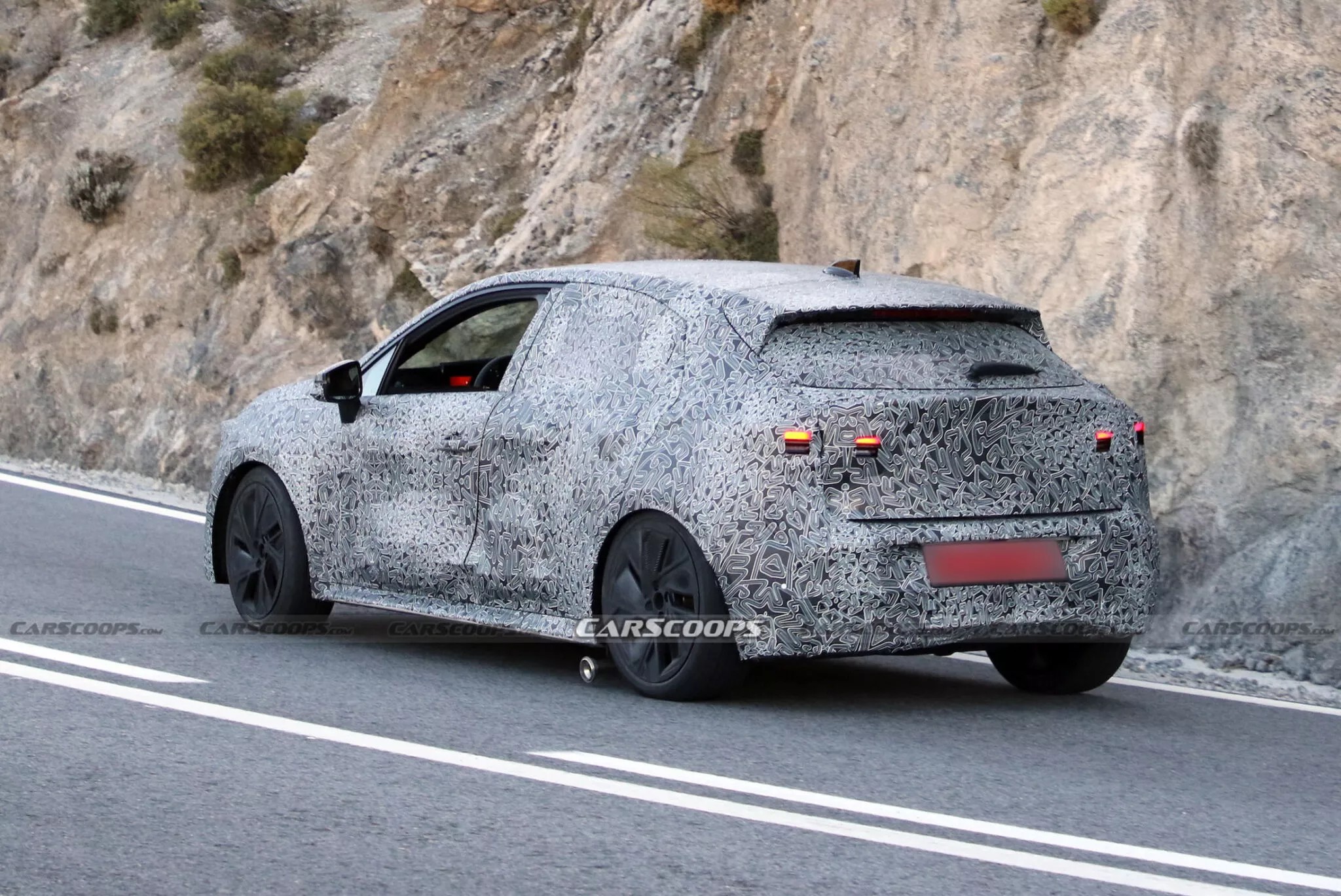 Yeni Clio'dan casus resimler