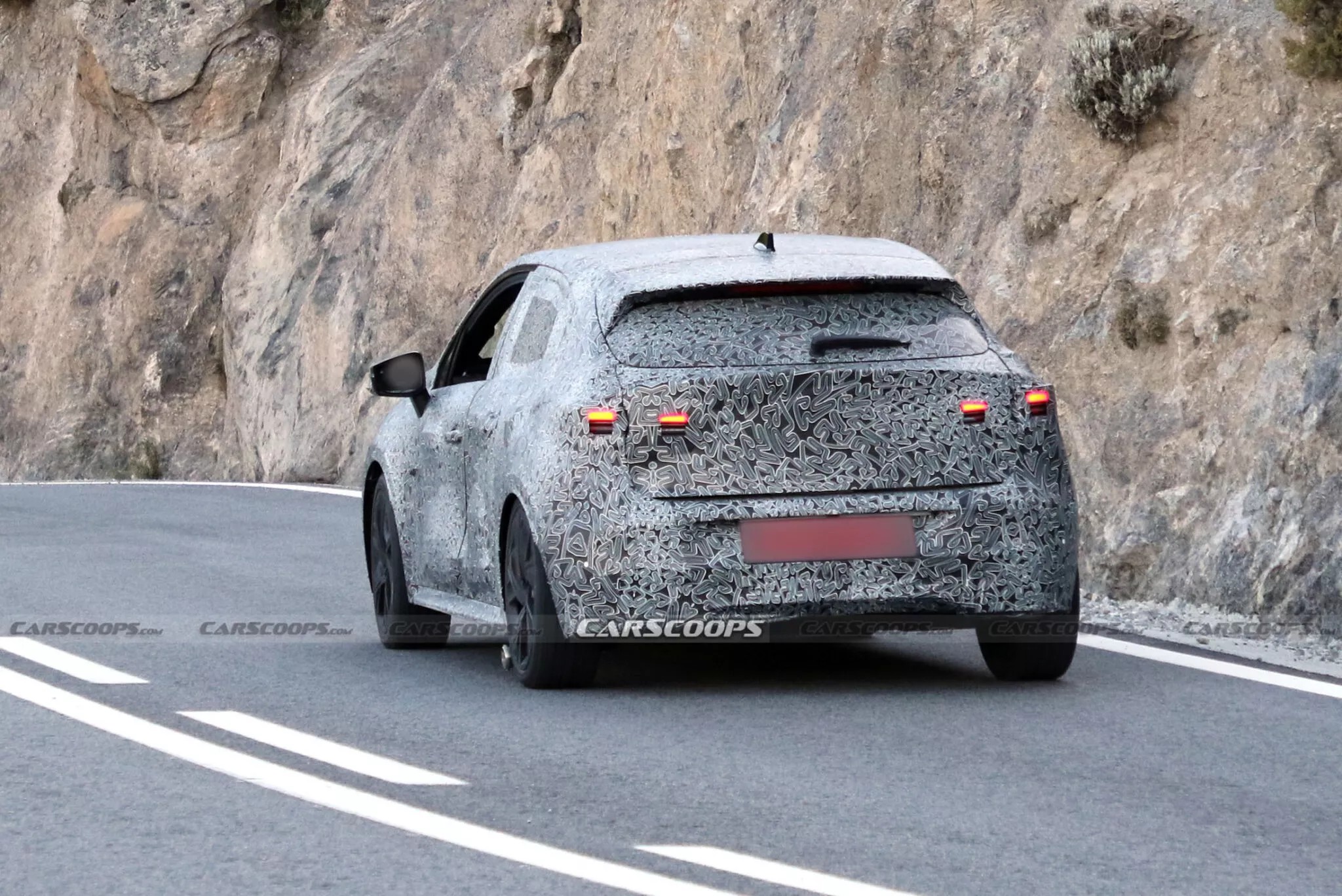 Yeni Clio'dan casus resimler