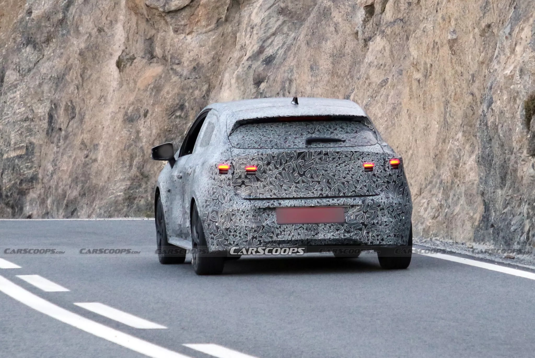 Yeni Clio'dan casus resimler