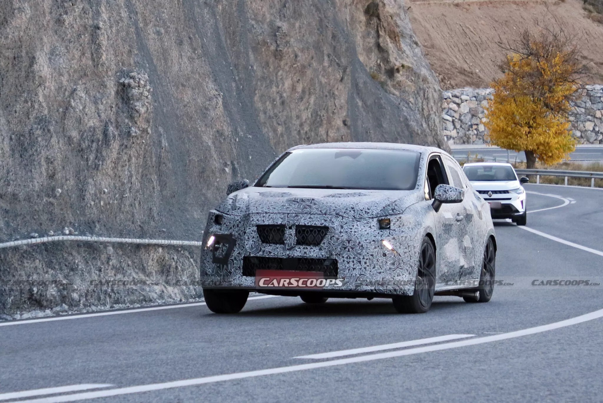 Yeni Clio'dan casus resimler
