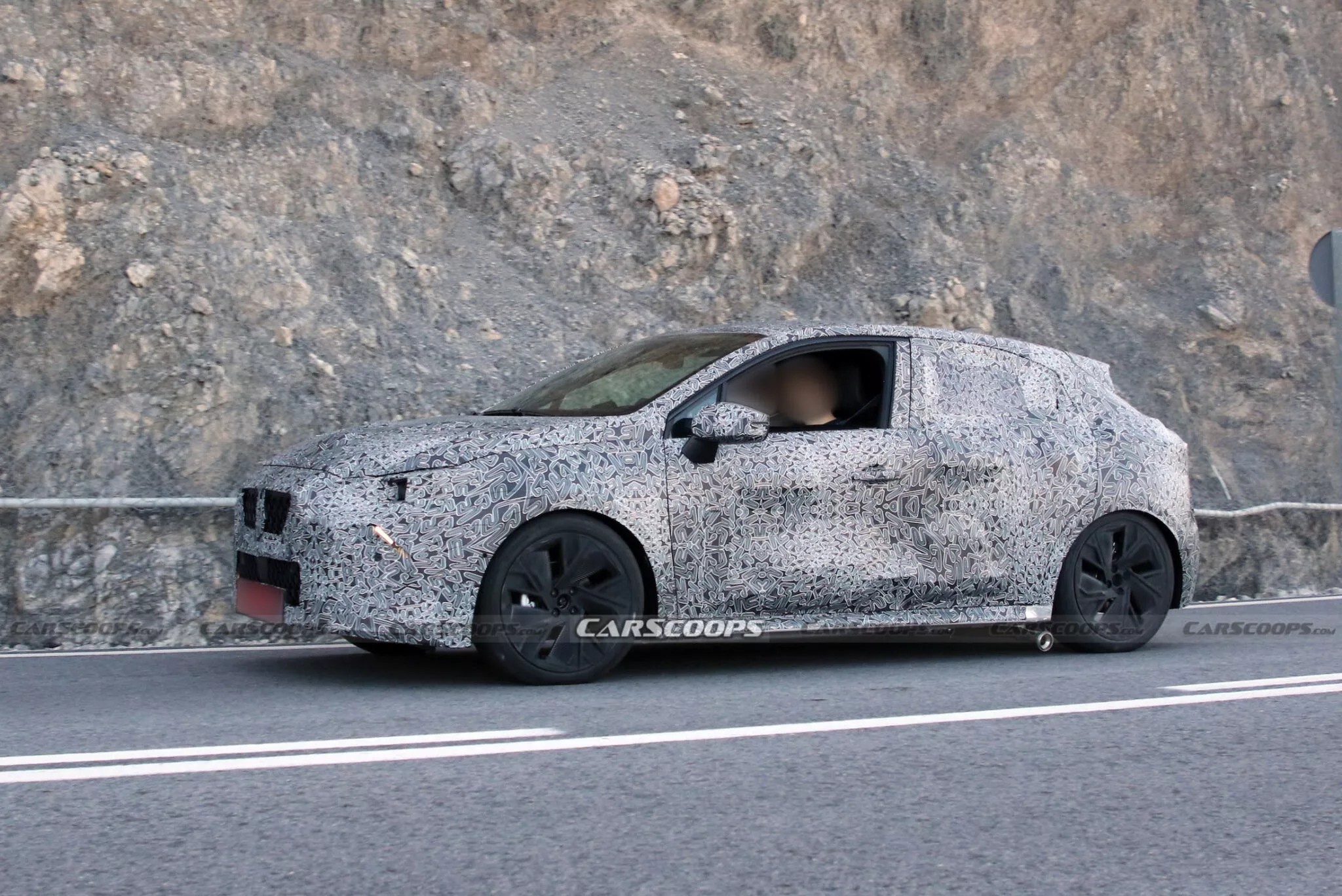 Yeni Clio'dan casus resimler