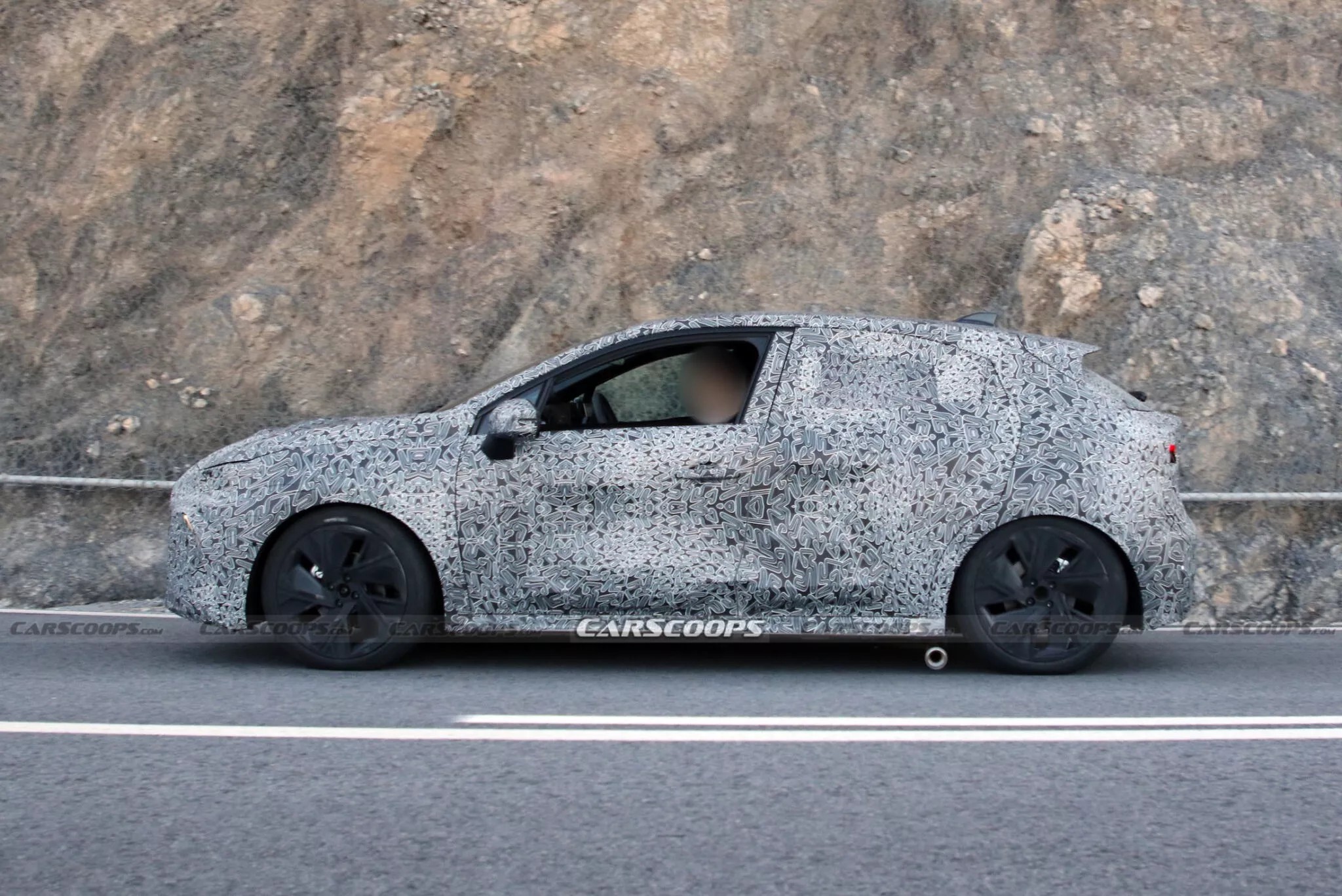Yeni Clio'dan casus resimler