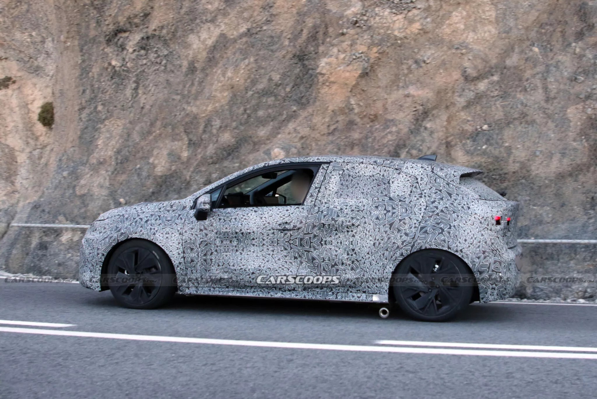 Yeni Clio'dan casus resimler