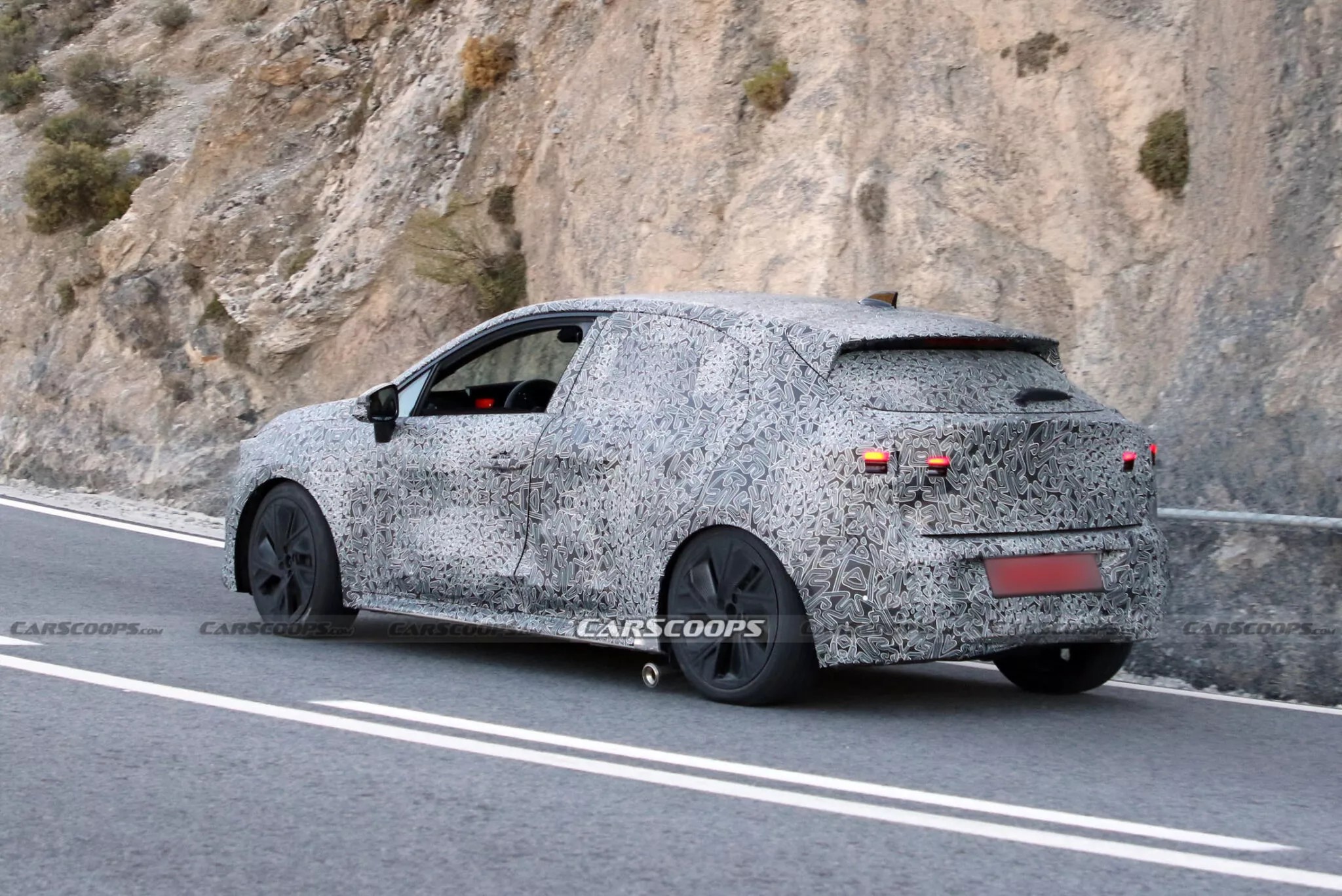 Yeni Clio'dan casus resimler