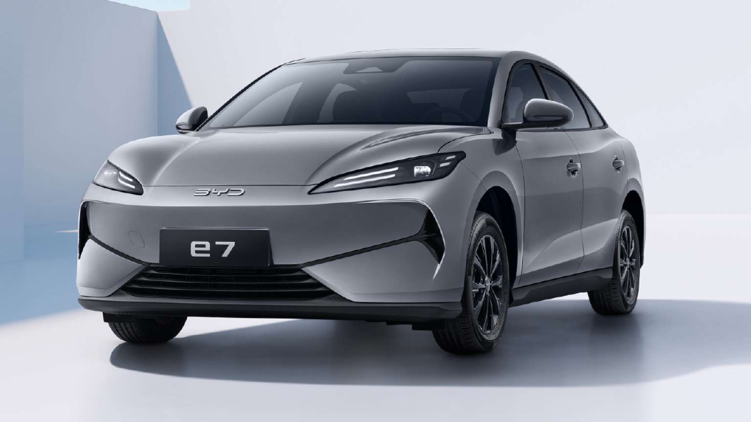 BYD e7