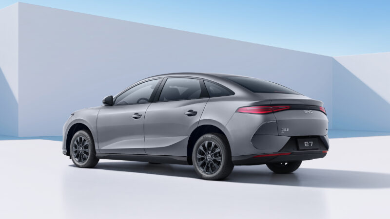 BYD e7