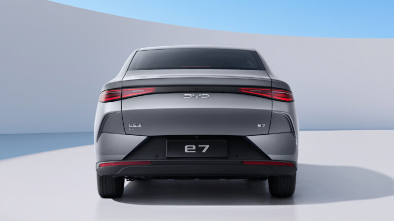 BYD e7