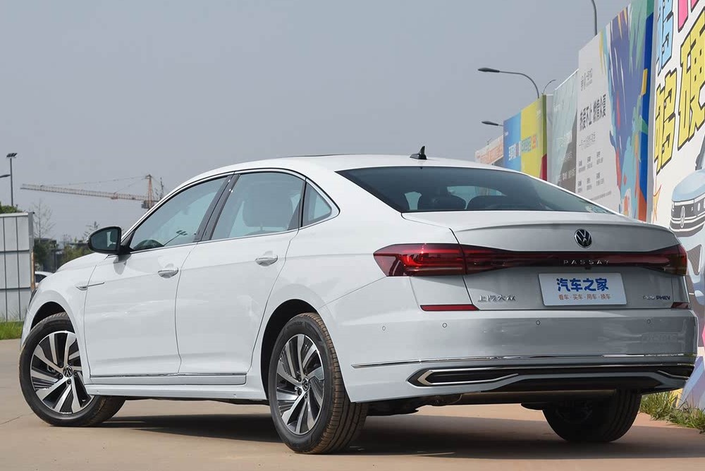 Uygun fiyatlı yeni Passat PHEV