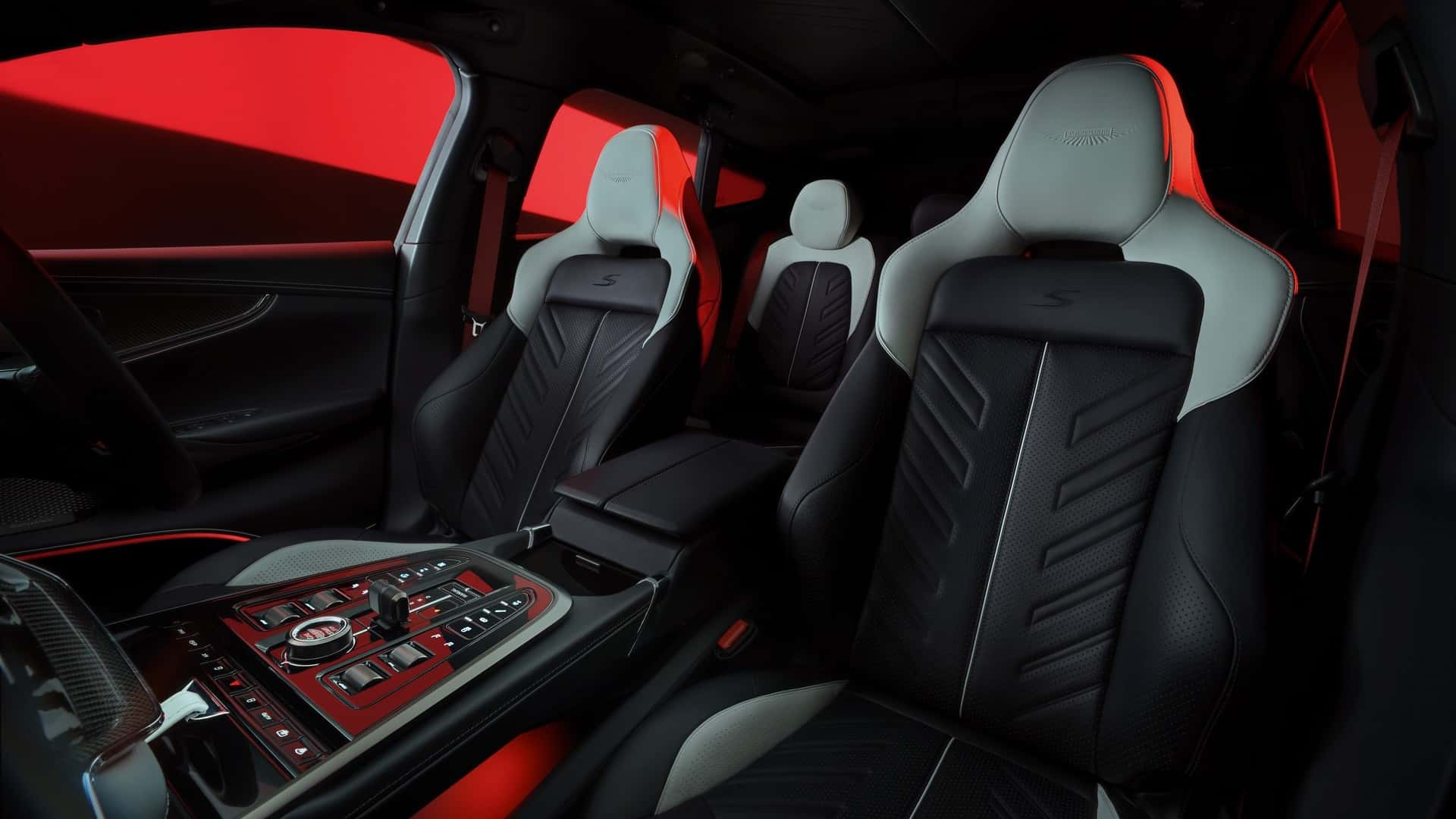 Aston Martin DBX S