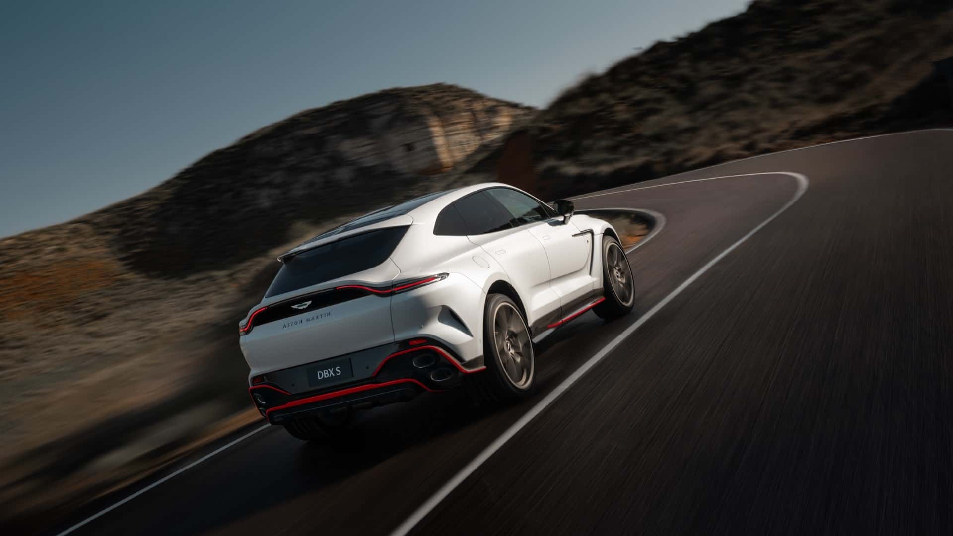 Aston Martin DBX S