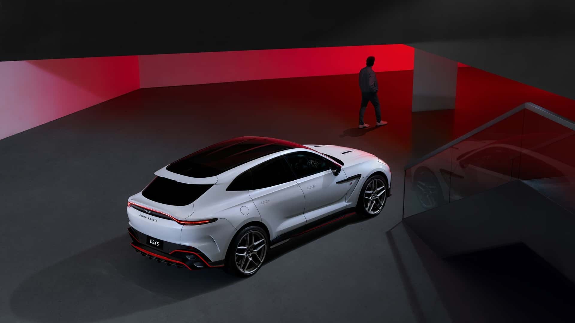 Aston Martin DBX S