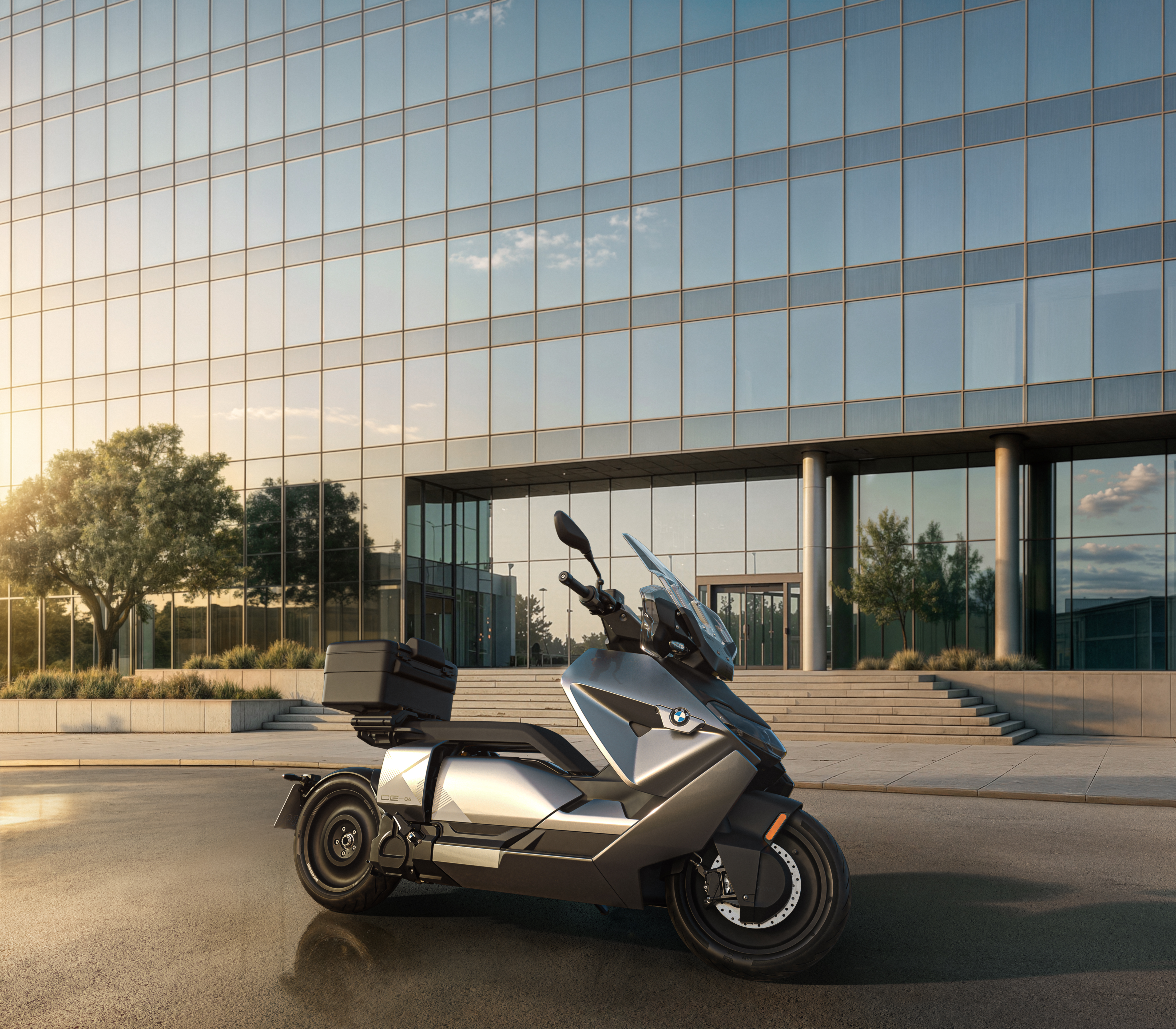 Yeni BMW CE 04