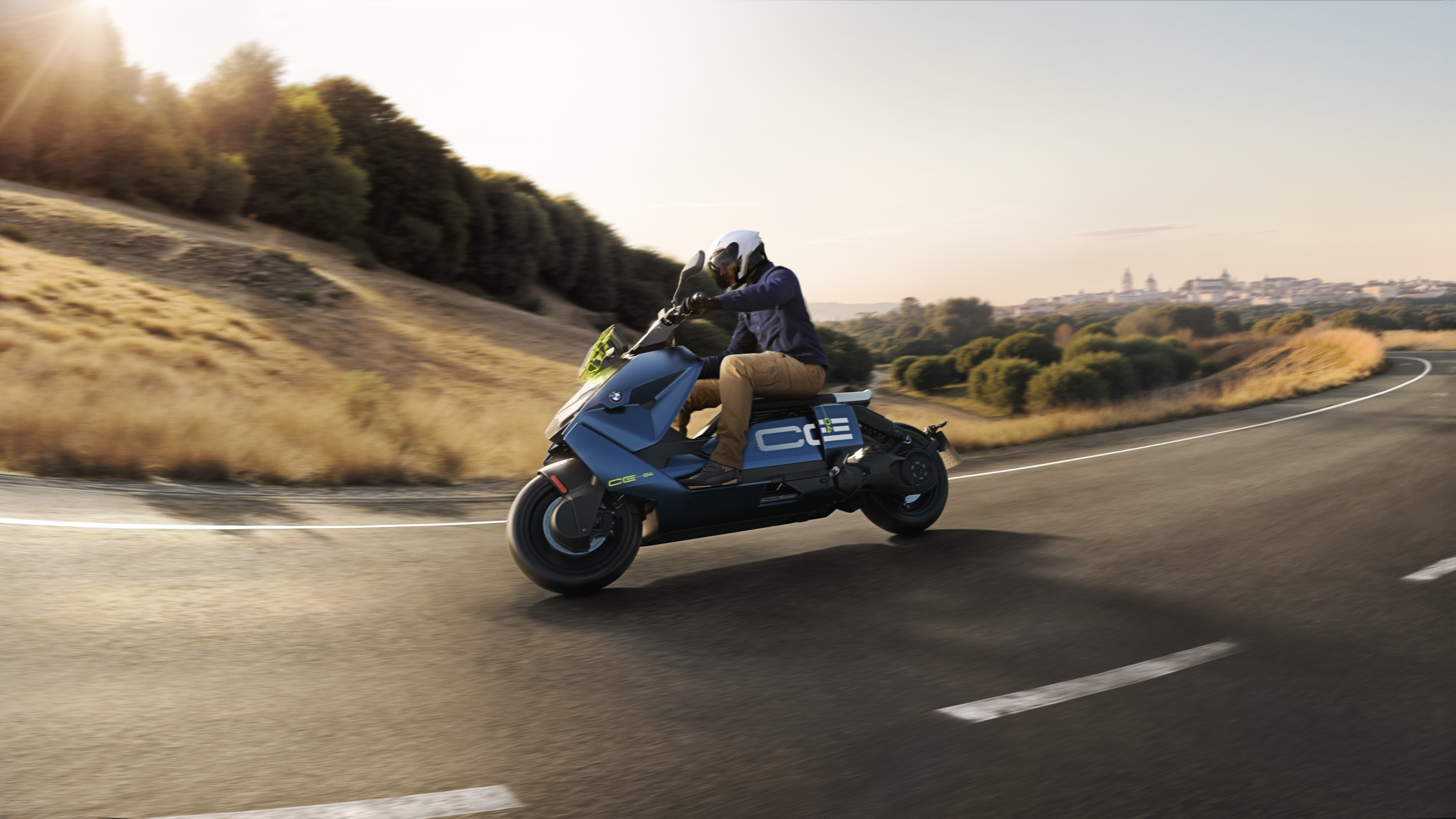 Yeni BMW CE 04